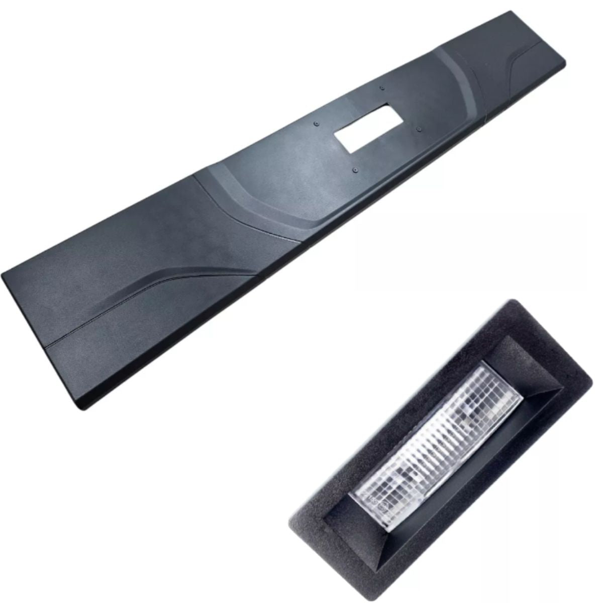 Kit moldura luz patente Parachoques trasero Nueva Strada 20-23 (OEM: 100256695 100258444)